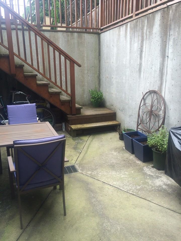 1669 MacGowan Ave - Photo 3 of 4