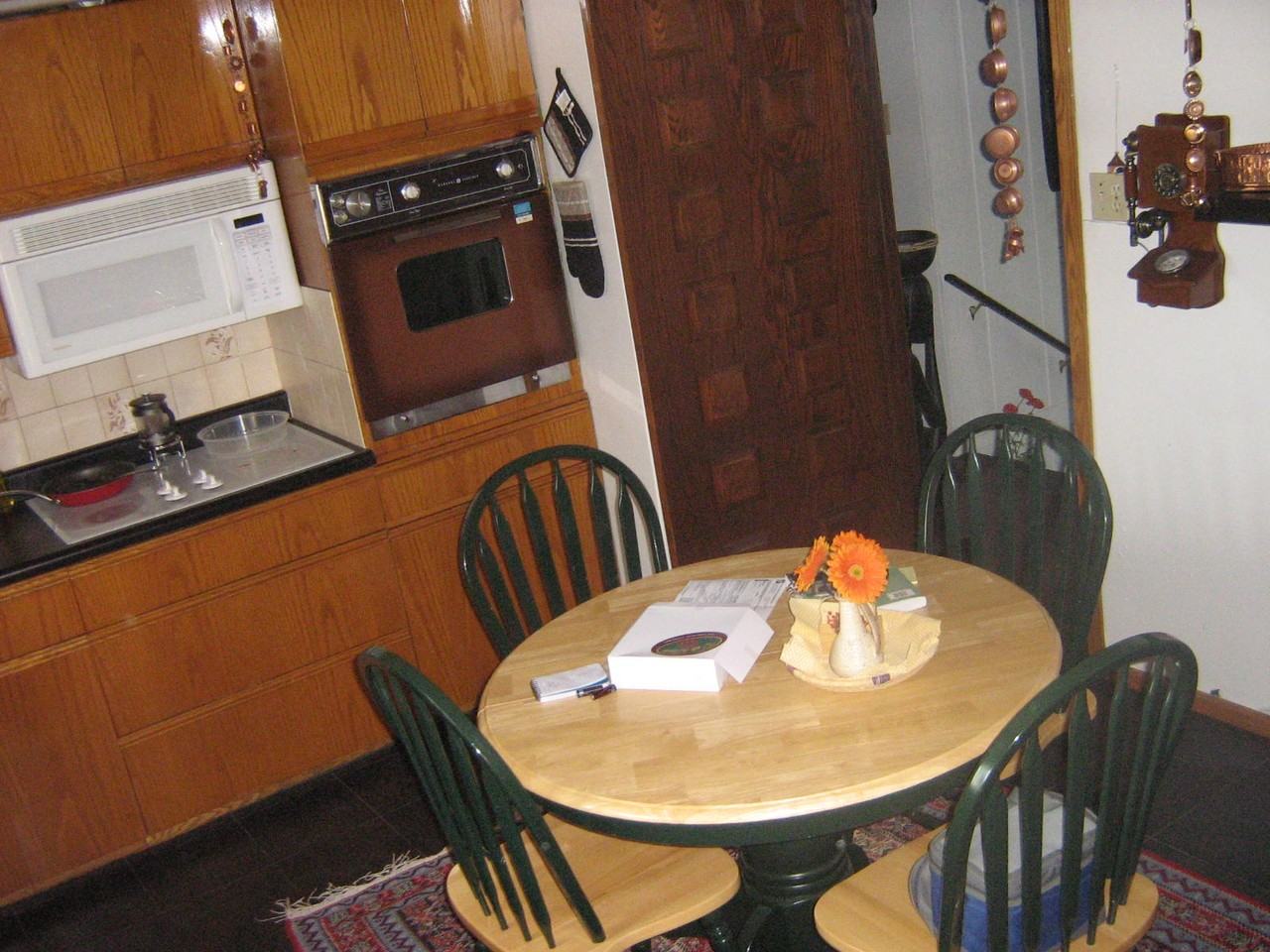 762 Green St - Photo 3 of 9