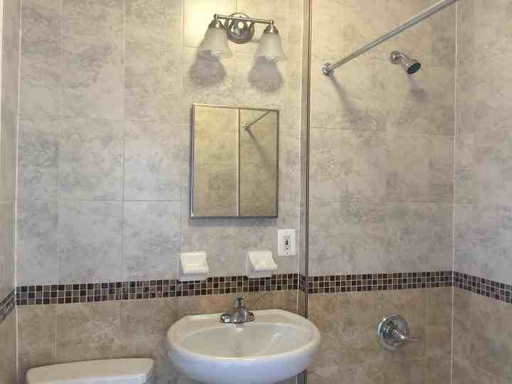 1306 Eastern Pkwy - Photo 2 of 5