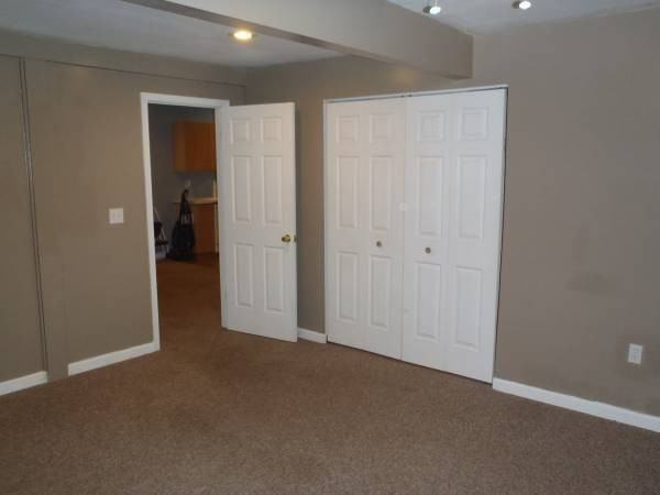 103 Kenwood Ave - Photo 2 of 5