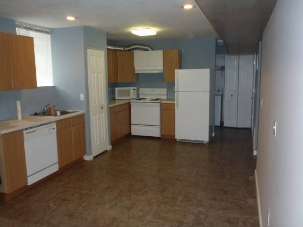 103 Kenwood Ave - Photo 3 of 5