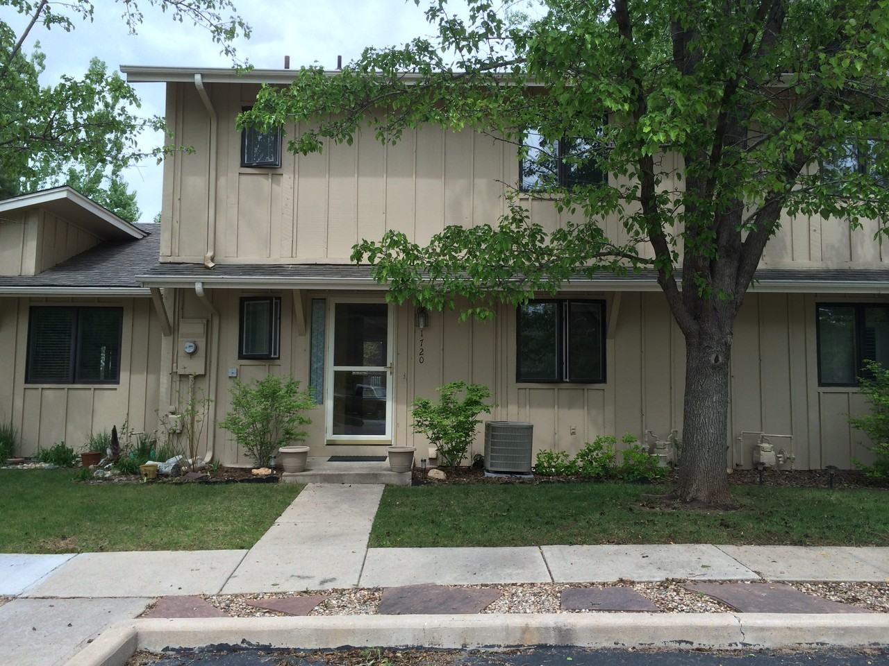 1720 Lake Sherwood Dr - Photo 2 of 4