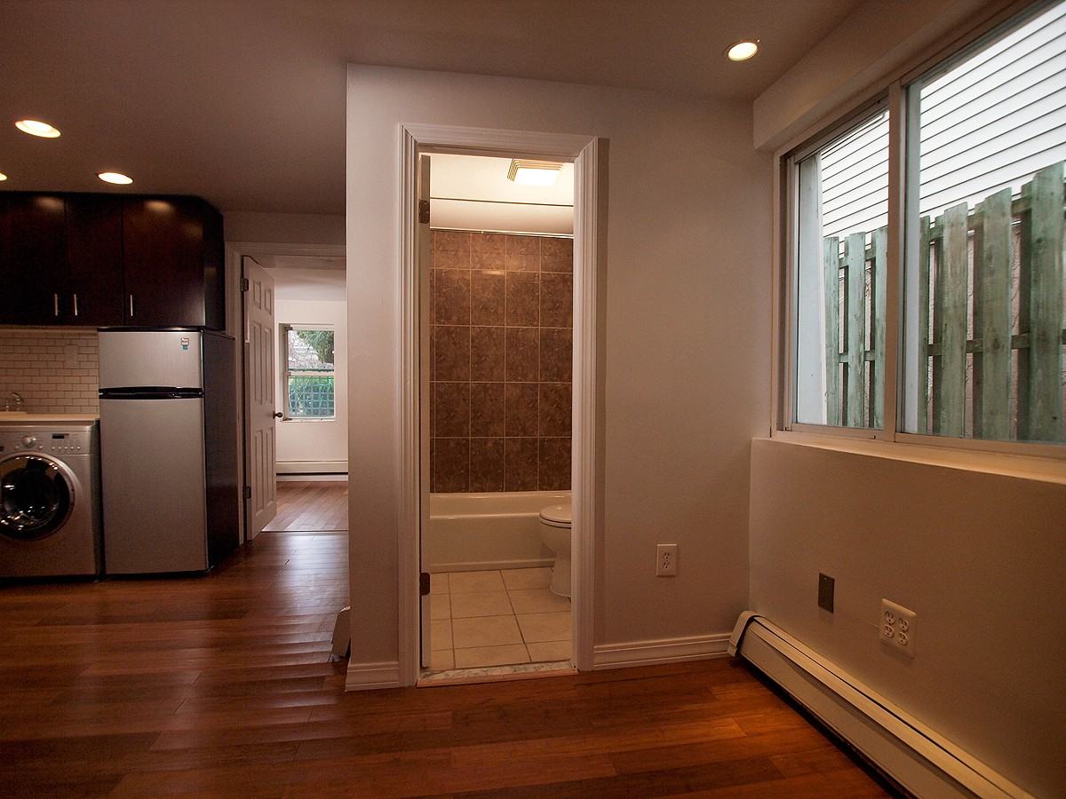 75 Harrison St - Photo 2 of 4