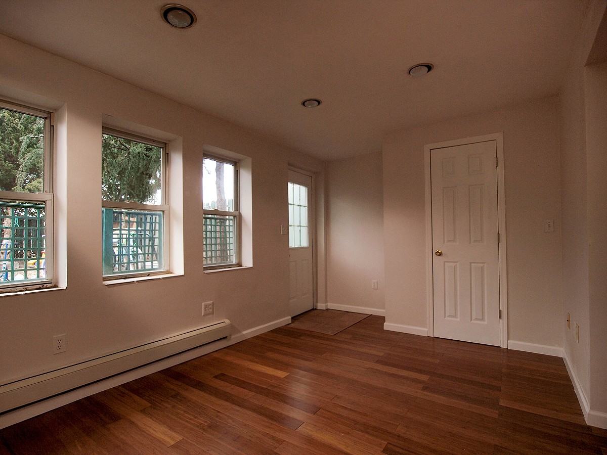 75 Harrison St - Photo 3 of 4