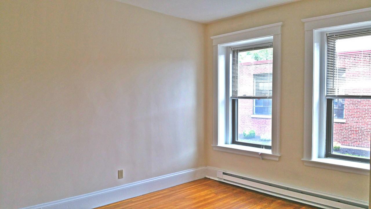 2 Bond St - Photo 2 of 5