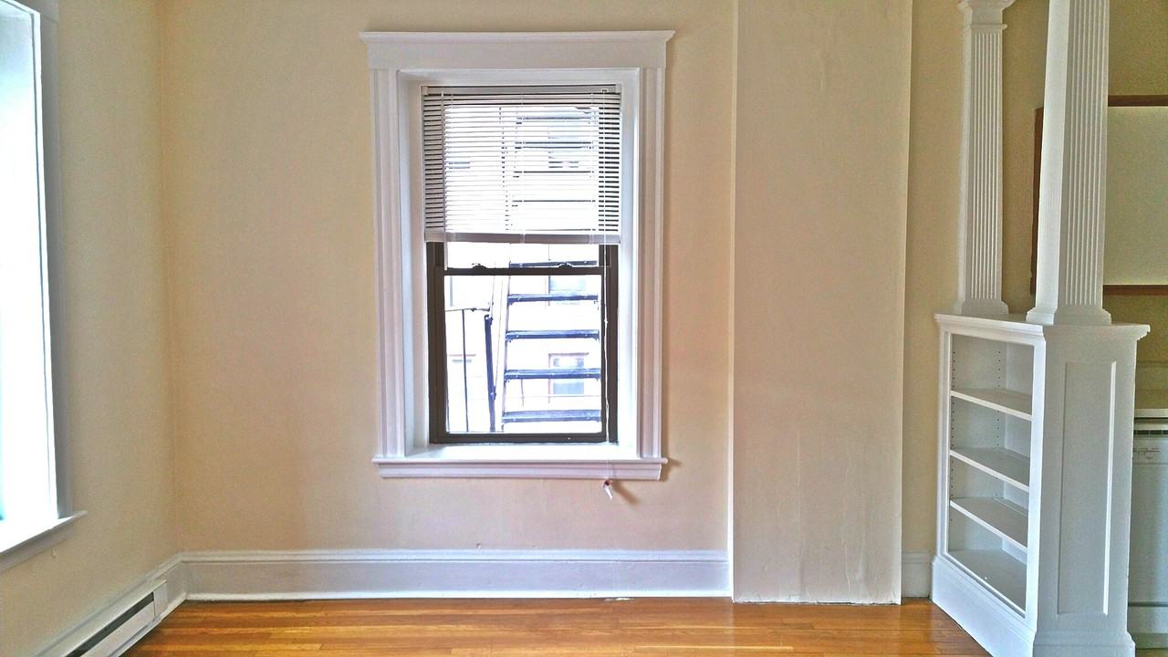 2 Bond St - Photo 3 of 5