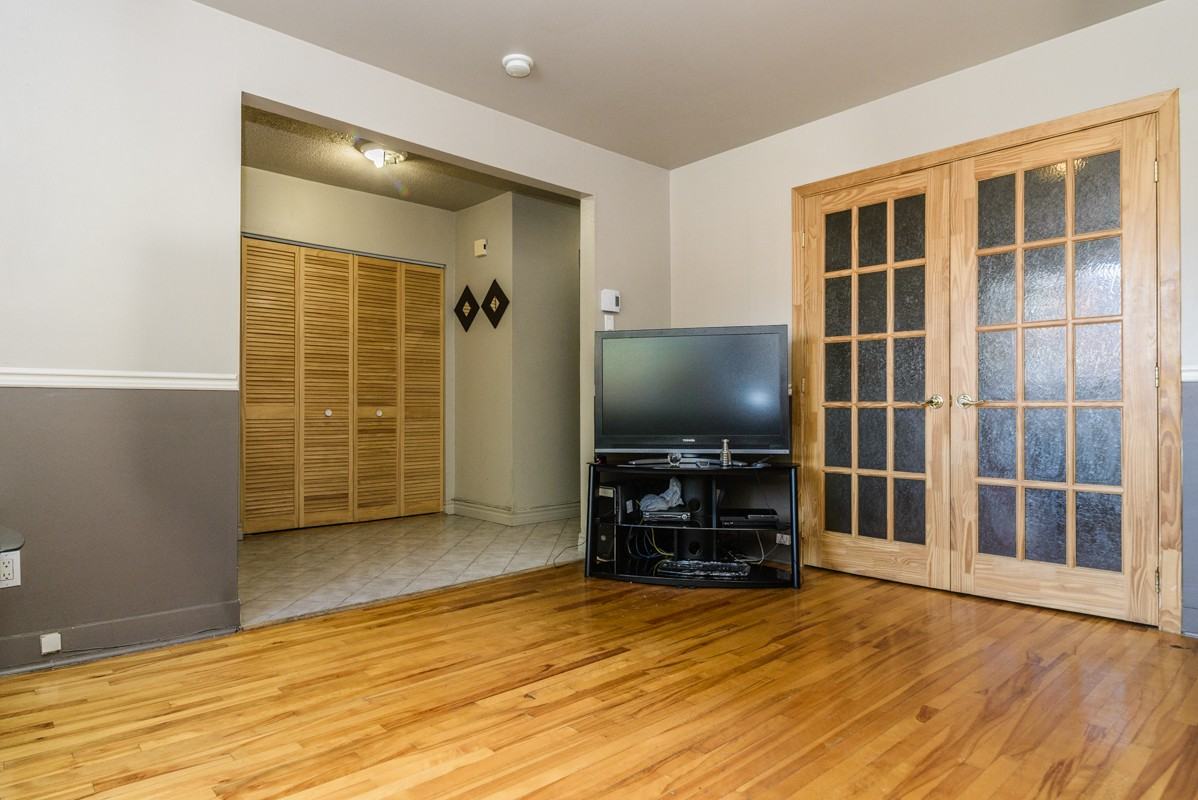 5700 Avenue d'Orléans - Photo 2 of 8