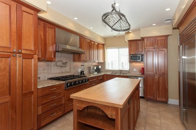 2171 Bay St - Photo 3 of 8