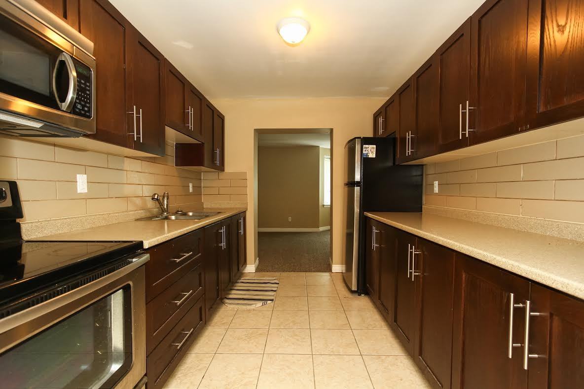 286 Erb St W - Photo 2 of 5