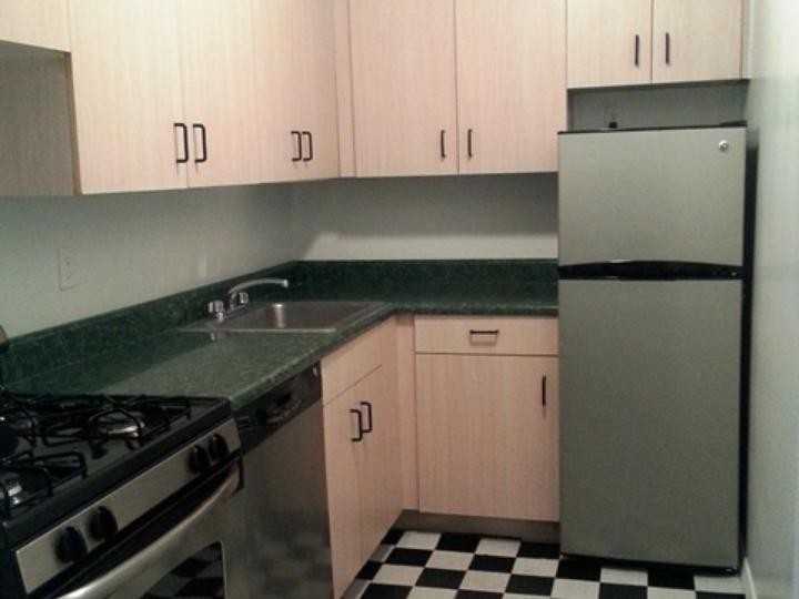 194 E 2nd St 4E - Photo 2 of 5