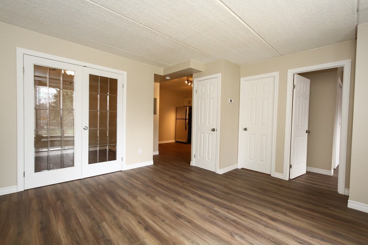 251 Erb St W - Photo 2 of 8