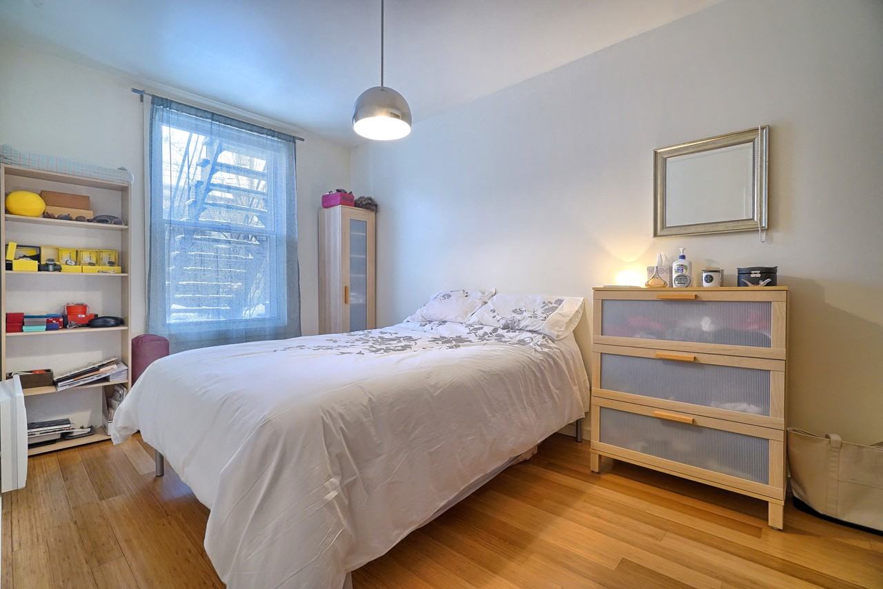 5872 2e Avenue - Photo 2 of 10