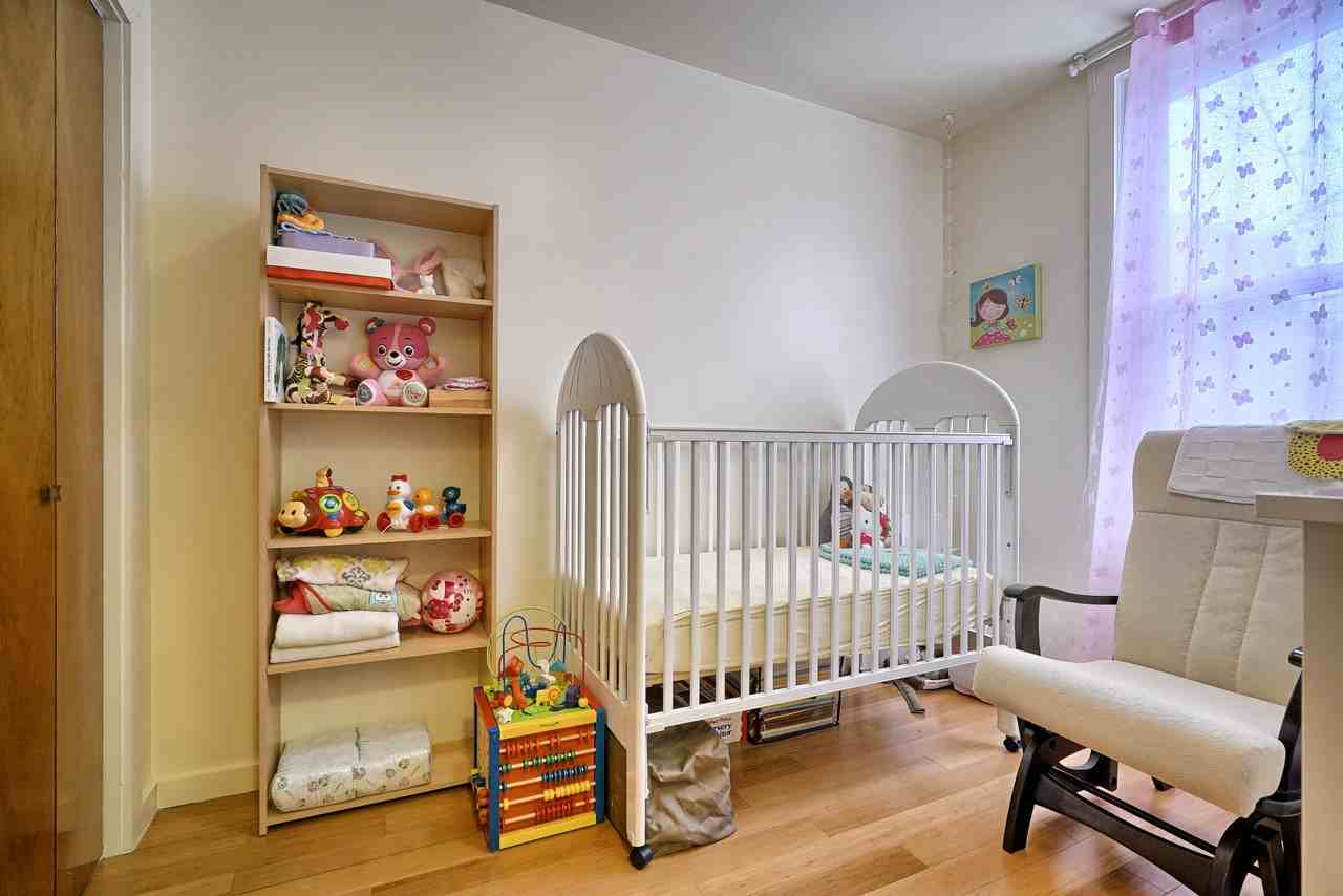 5872 2e Avenue - Photo 3 of 10