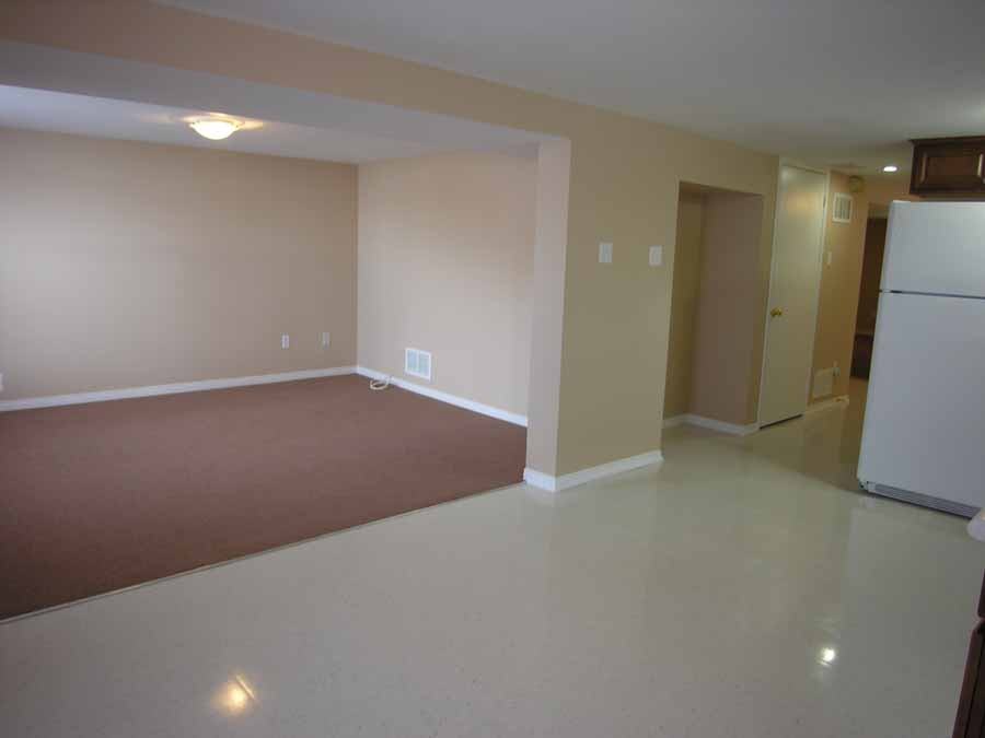 759 Greenfield Crescent #B - Photo 3 of 12