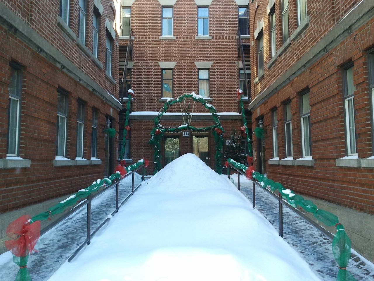 434 Boulevard RenéLévesque E, Montréal, QC H2L 2K9 Studio Apartment for 650/month Zumper