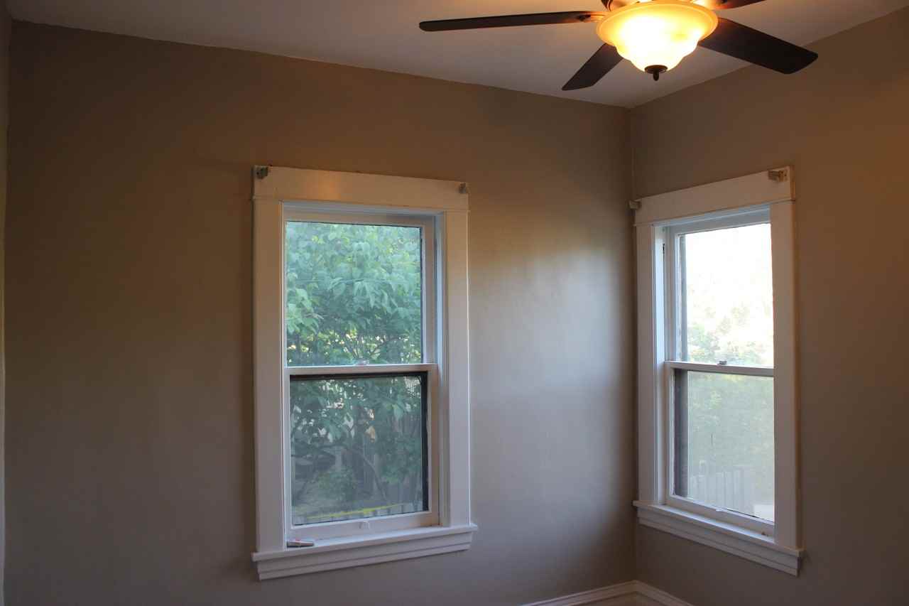 1835 Kenwood Pkwy - Photo 2 of 5