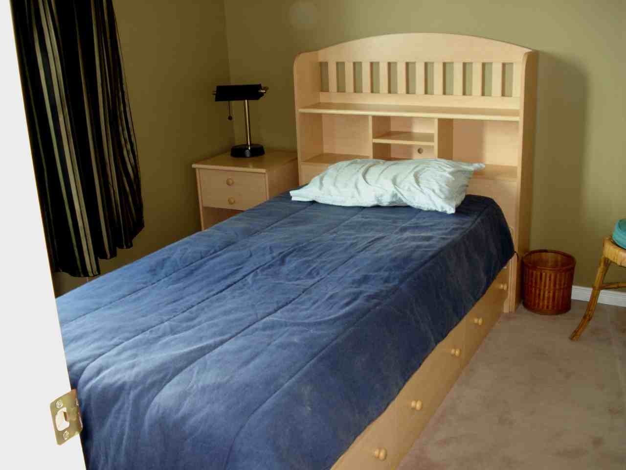 185 Hurst Dr - Photo 3 of 4