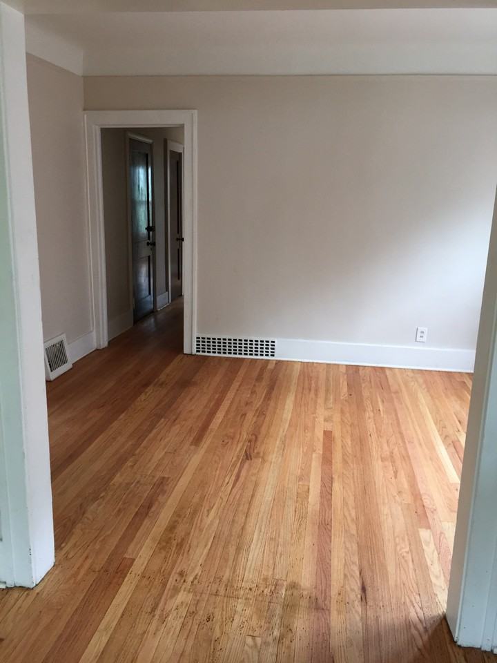 946 Beaconsfield Ave - Photo 3 of 12