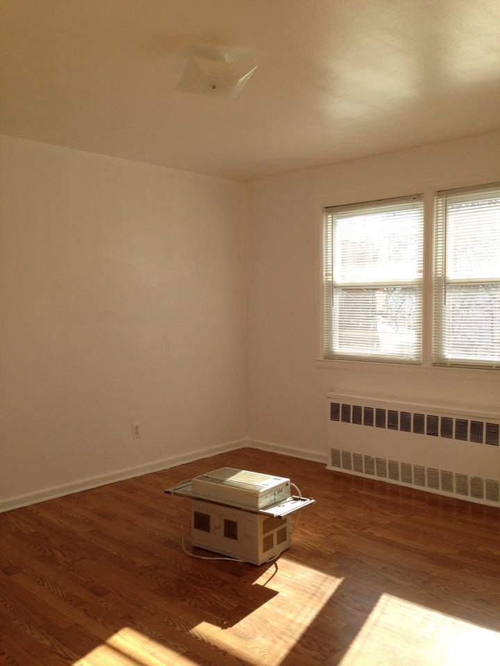 109-44 Ditmars Blvd - Photo 3 of 6