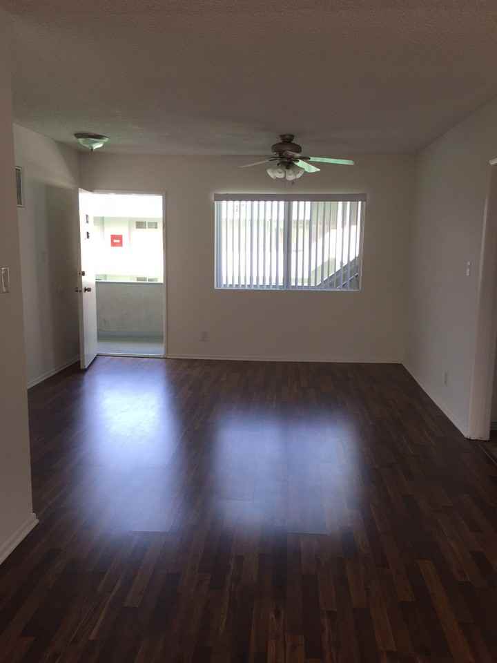 11278 Dorothy St - Photo 2 of 10
