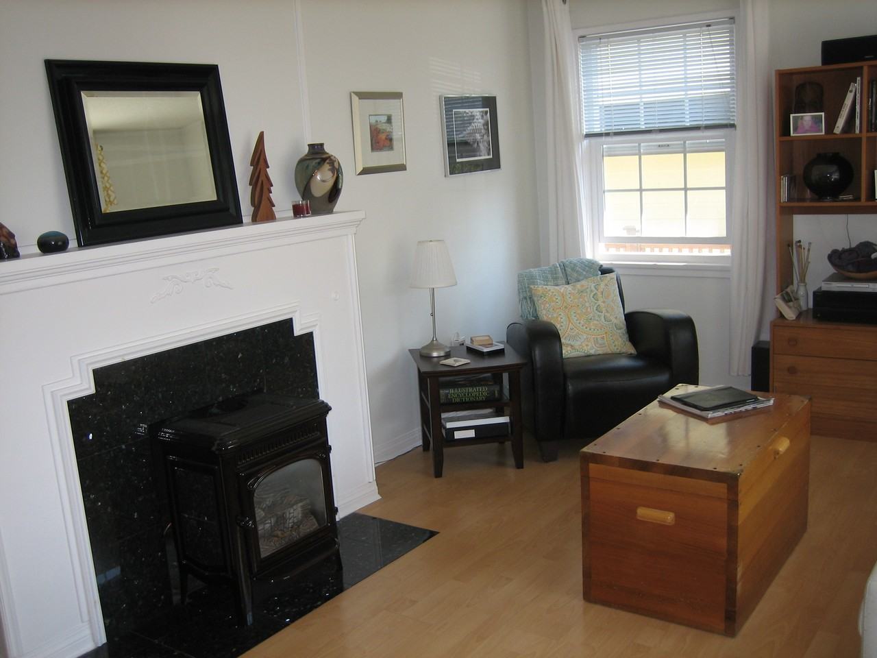 2565 Empire St - Photo 2 of 9
