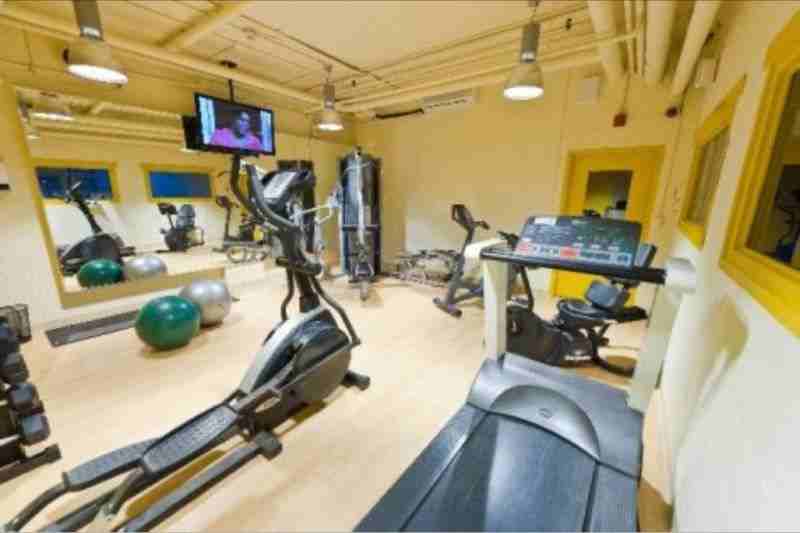 80 Chemin du Bord-du-Lac-Lakeshore, Pointe-Claire, QC H9S 4H6, Canada - Photo 2 of 28