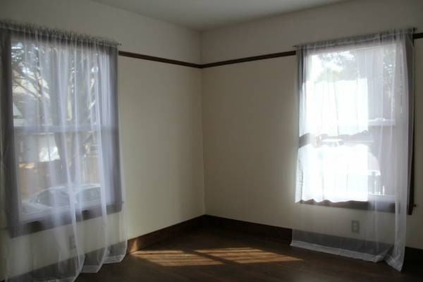 6710 Greenwood Ave - Photo 3 of 4