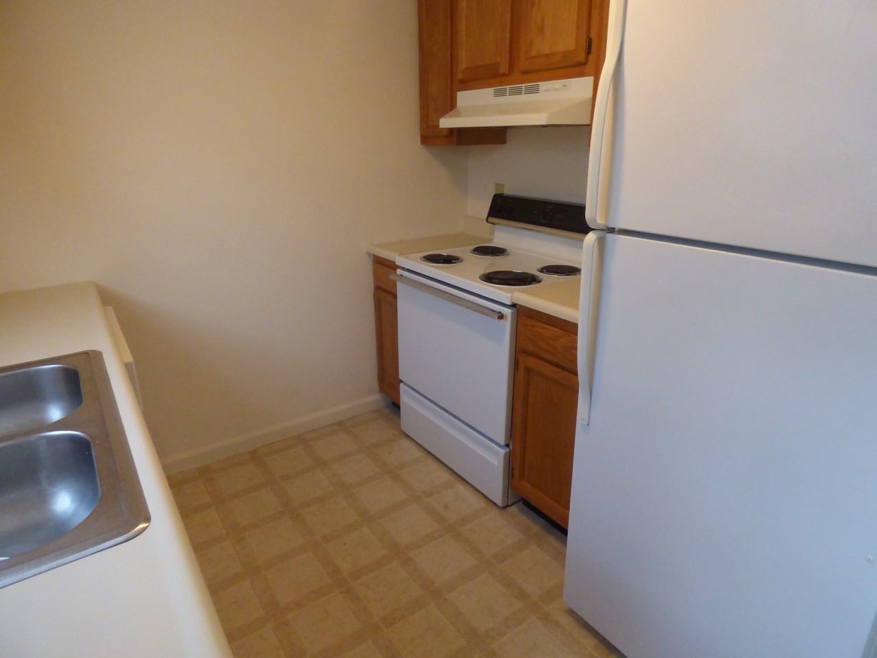 911 Weeping Willow Dr #3 - Photo 2 of 4