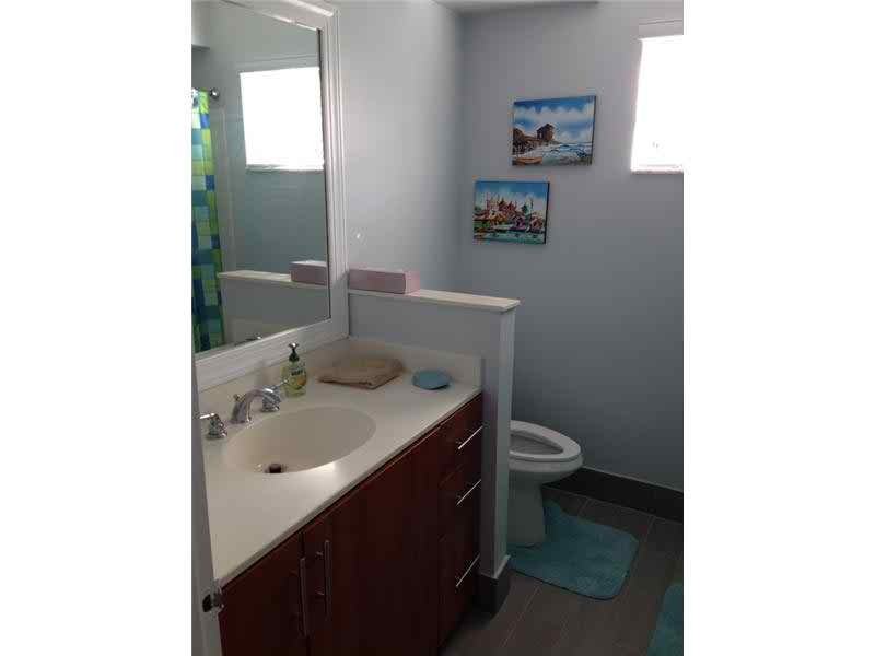 17145 N Bay Rd #4607 - Photo 2 of 15