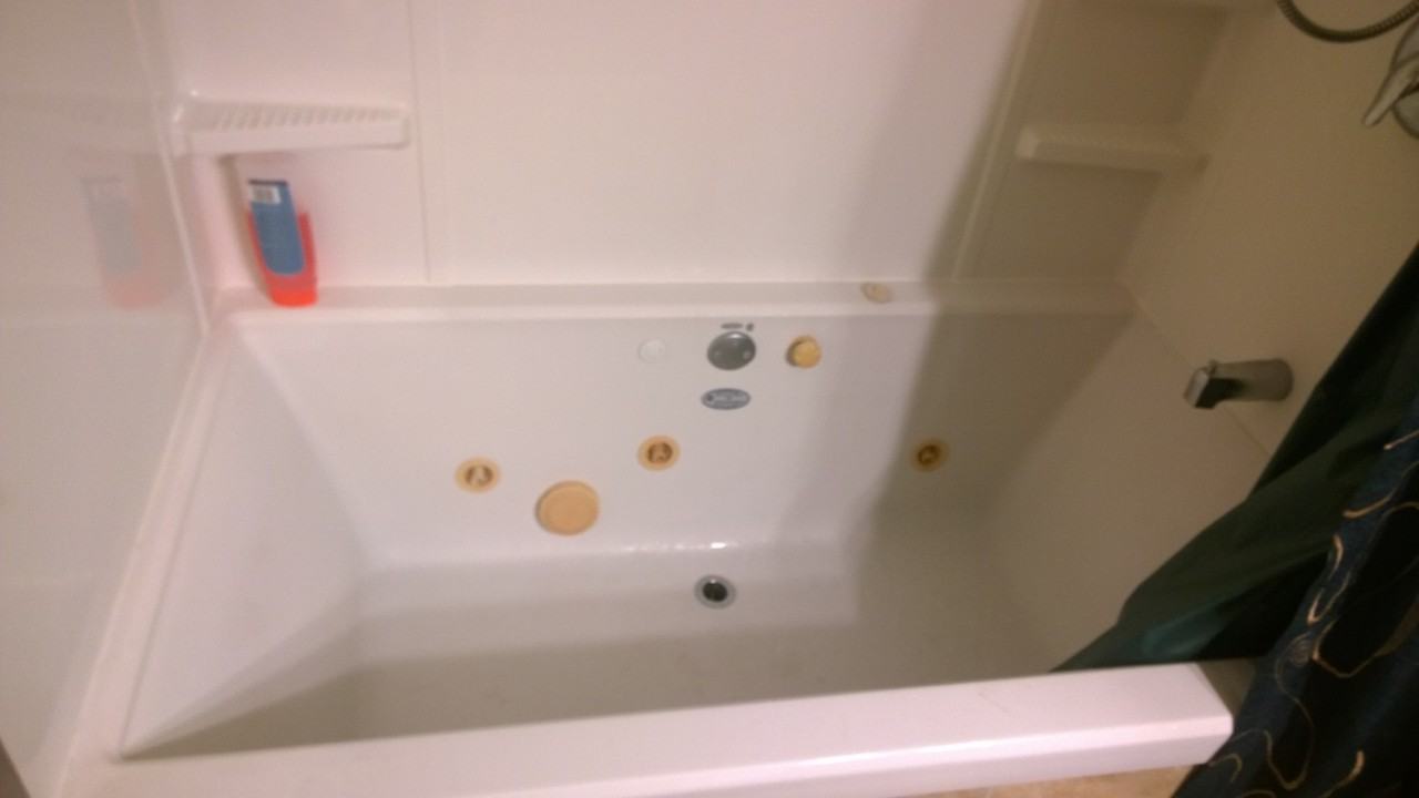 2080 Ogilvie Rd 2J, Ottawa, ON K1J 7N8 3 Bedroom House for 1,350