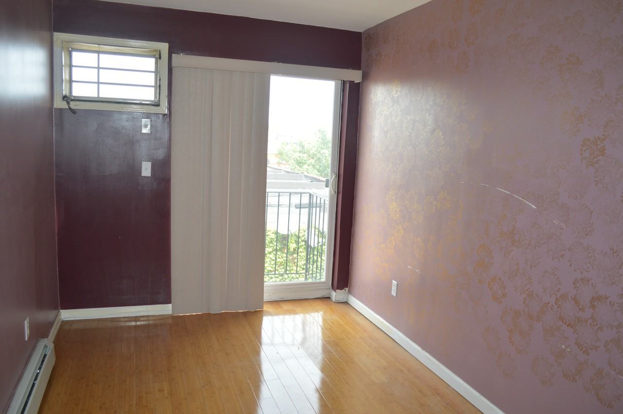 256 Monroe St - Photo 2 of 3