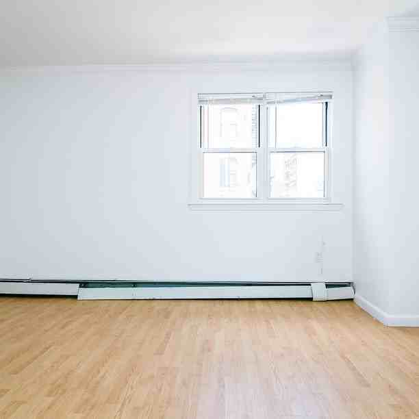 252 S 1st St - Photo 2 of 5