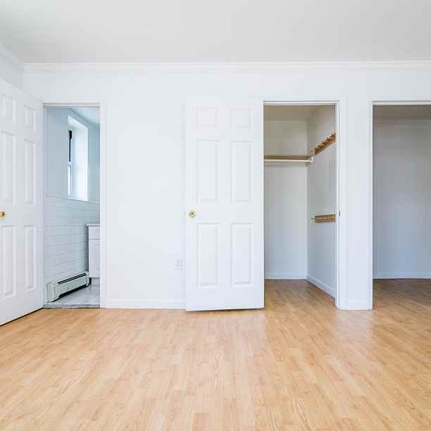 252 S 1st St - Photo 3 of 5