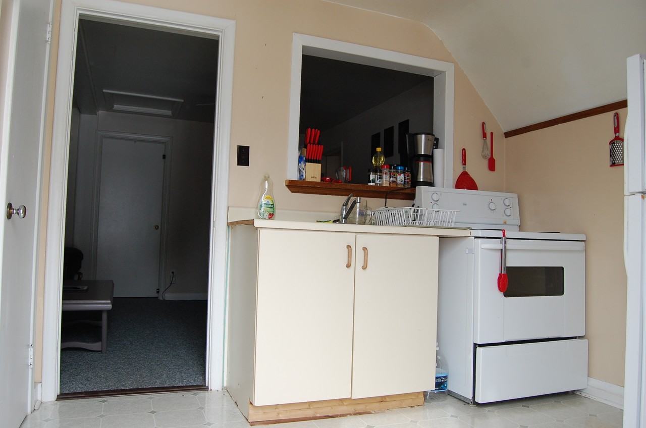 256 Parsons Ave - Photo 3 of 11