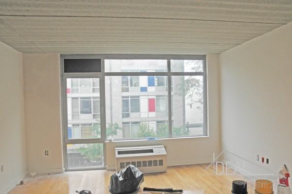 190 Spencer St - Photo 3 of 5