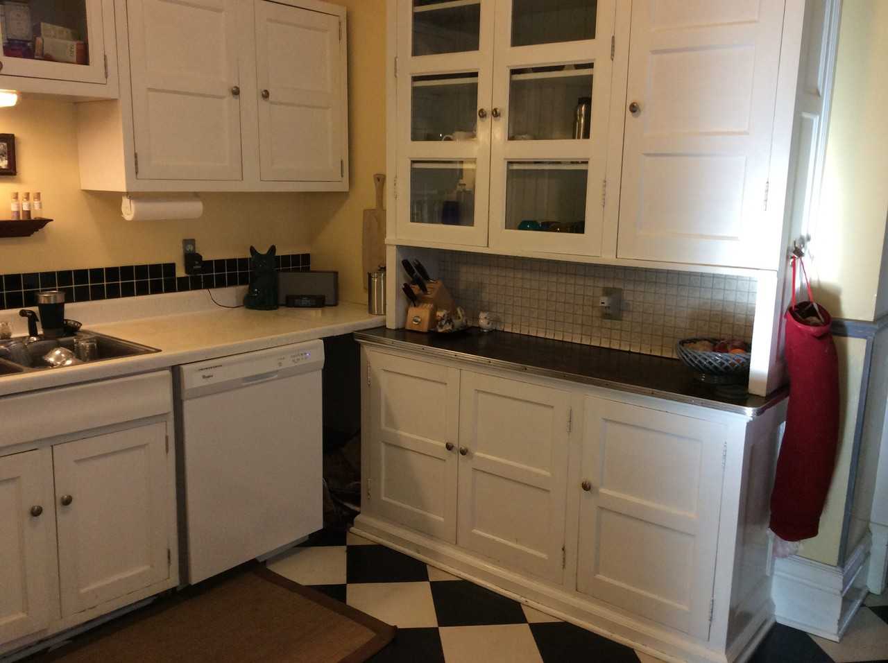 2711 Dupont Ave S - Photo 2 of 8