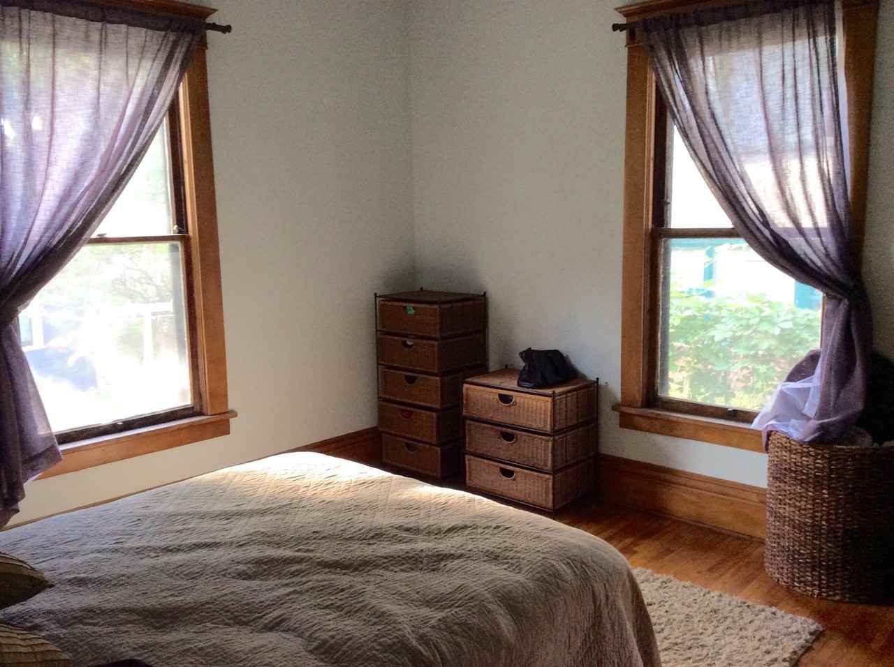 2711 Dupont Ave S - Photo 3 of 8