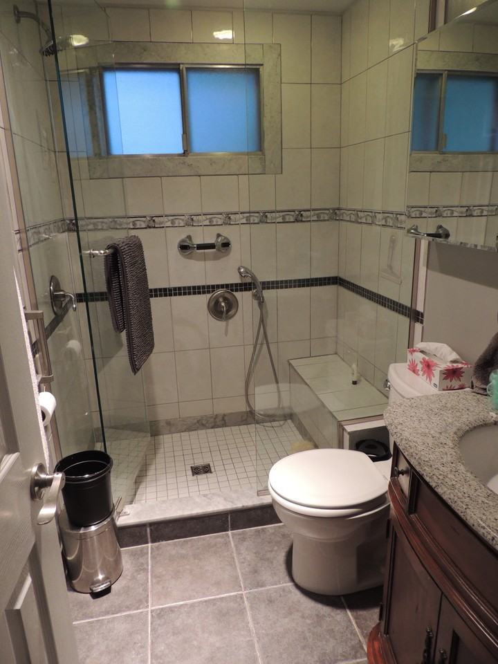 2369 Blackstone Crescent - Photo 2 of 9