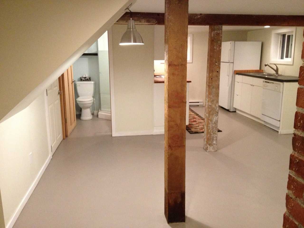 1024 Tolmie Ave - Photo 2 of 6