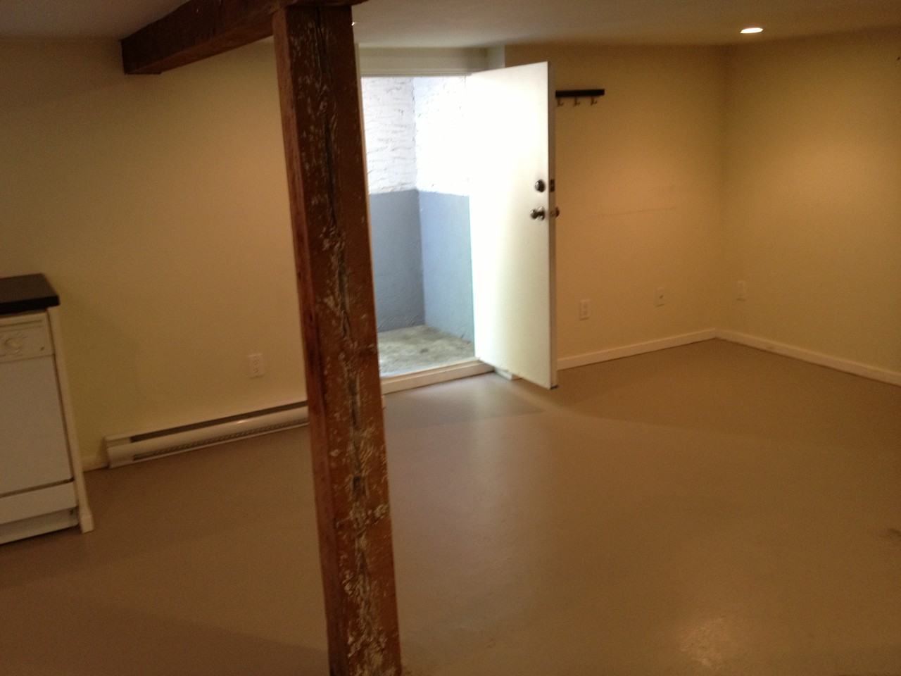 1024 Tolmie Ave - Photo 3 of 6