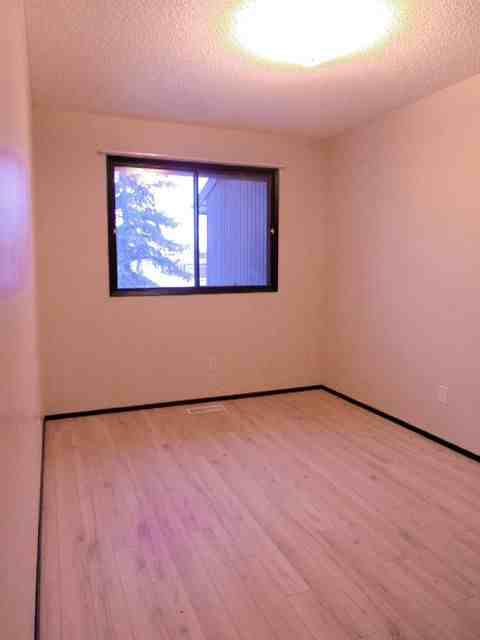 2708 105 St NW - Photo 3 of 6