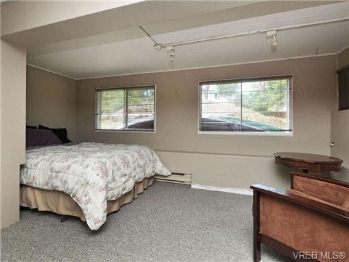 994 Ridgeway St - Photo 3 of 5