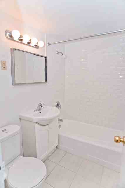 25 Lascelles Blvd - Photo 2 of 4