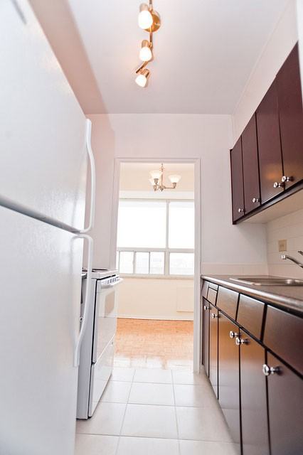 25 Lascelles Blvd - Photo 3 of 4