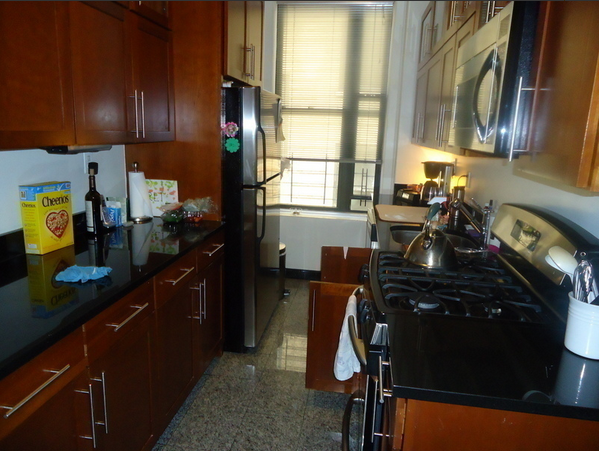 32 Beekman Place - Photo 3 of 4