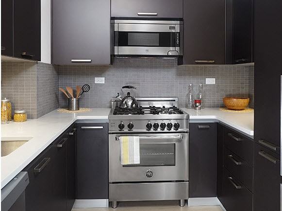 170 E 39th St - Photo 2 of 5