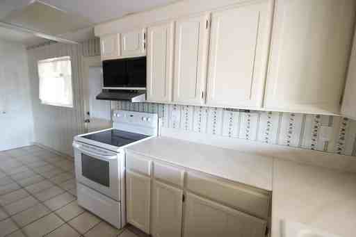 5402 E Hawthorne St - Photo 3 of 4