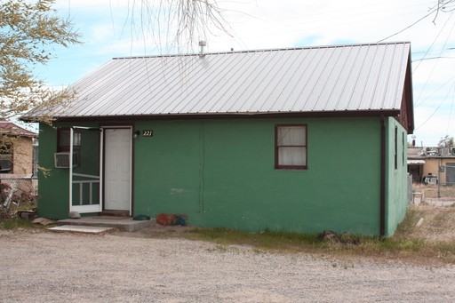 221 W Sycamore Ave - Photo 2 of 11