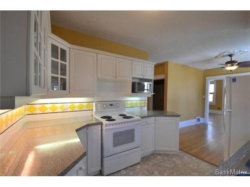 2625 Regina Ave - Photo 3 of 8