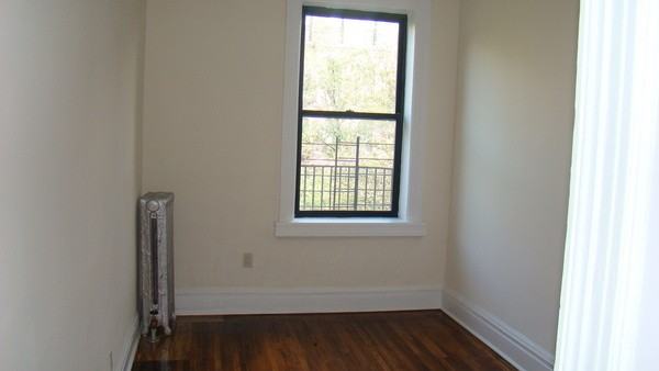 446 Brooklyn Ave - Photo 2 of 5